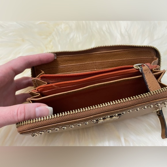 Guess Tan Leather Zip Wallet - Picture 2 of 8